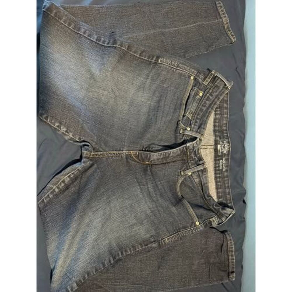 097. Levi Signature Totally shaping skinny jeans petite